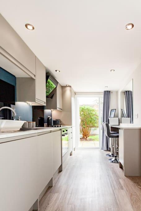 One Bedroom Apartment, Driveway, Bracknell Centre Eksteriør bilde