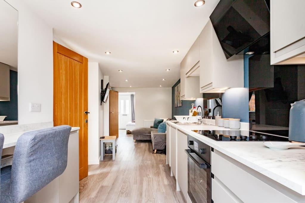 One Bedroom Apartment, Driveway, Bracknell Centre Eksteriør bilde