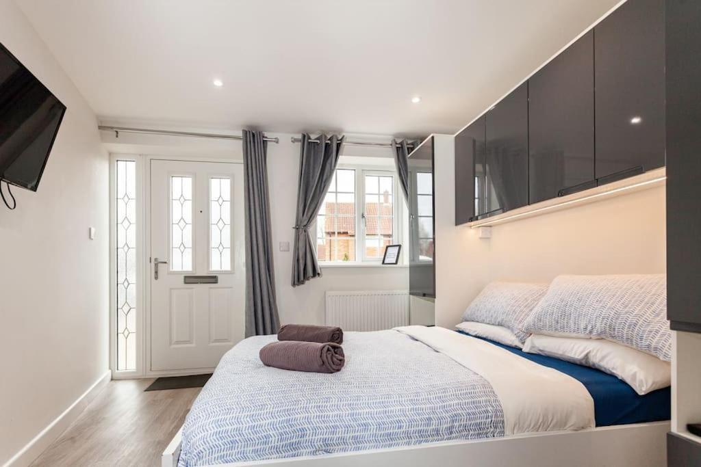 One Bedroom Apartment, Driveway, Bracknell Centre Eksteriør bilde