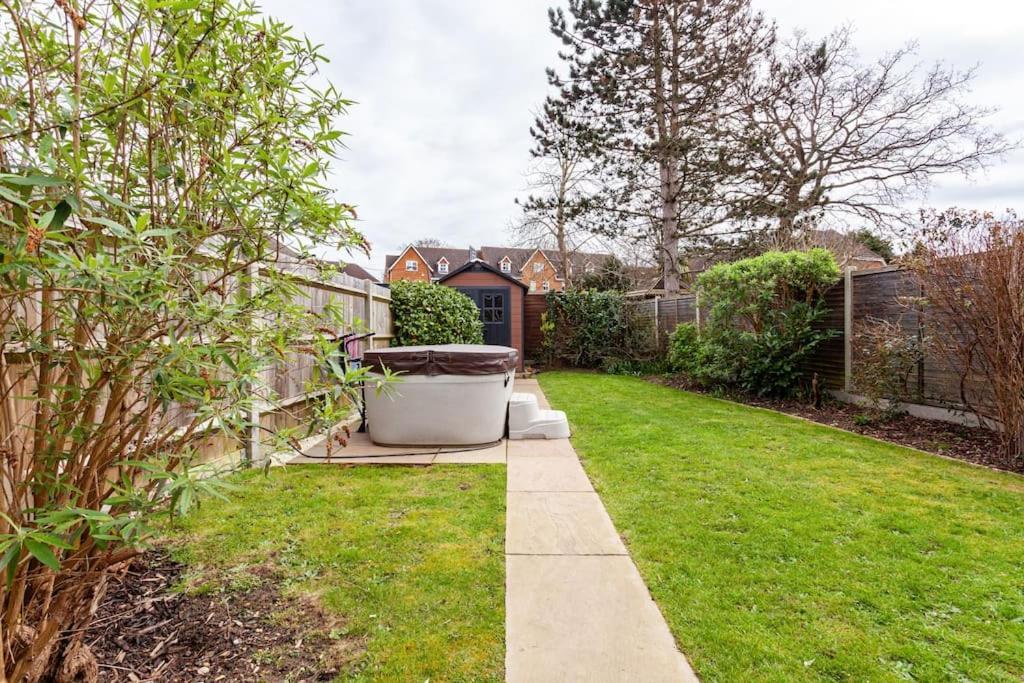 One Bedroom Apartment, Driveway, Bracknell Centre Eksteriør bilde
